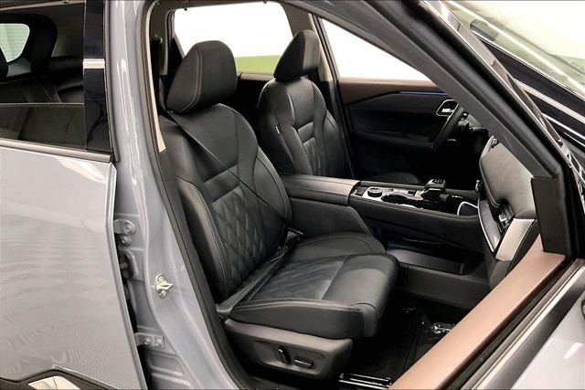 Used 2023 Boulder Gray Pearl Nissan Platinum image 8