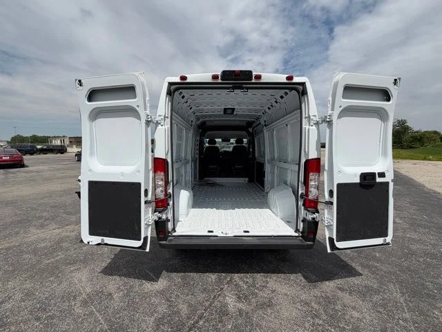 New 2026 Bright White Clear-Coat Exterior Paint RAM Tradesman image 32