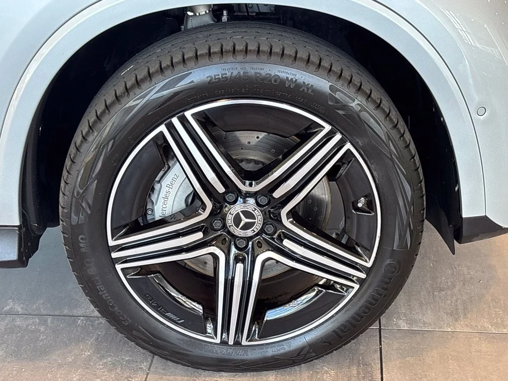 Used 2025 Silver Mercedes-Benz GLC 350e image 41