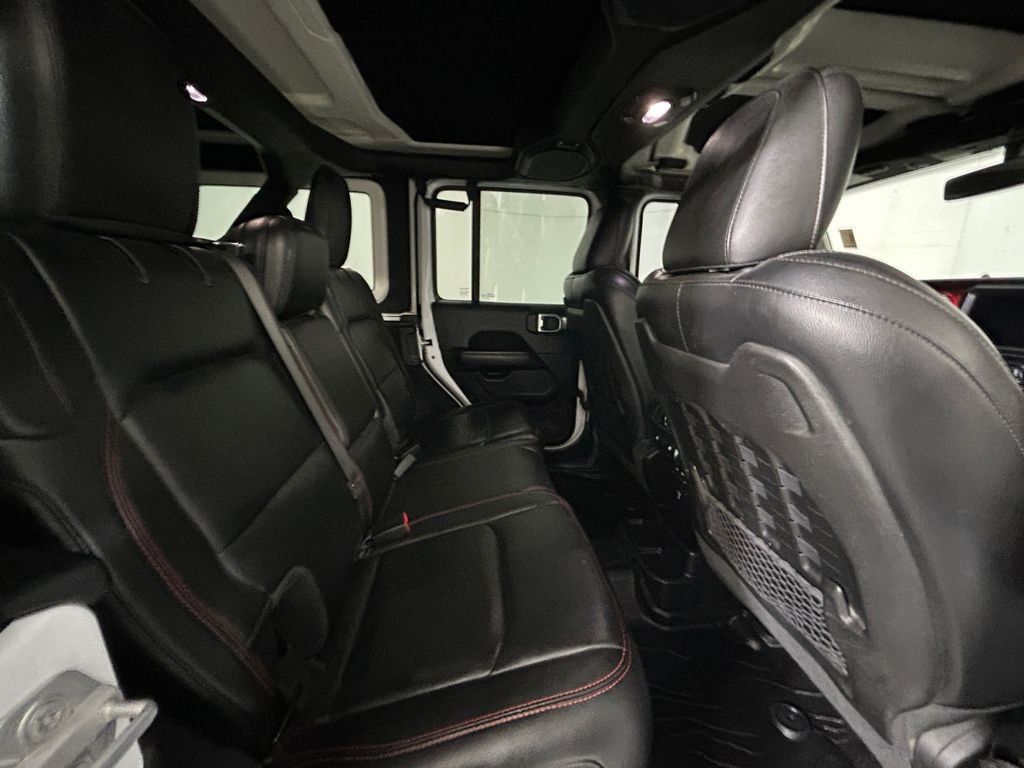 Used 2018 White Jeep Unlimited Rubicon image 17