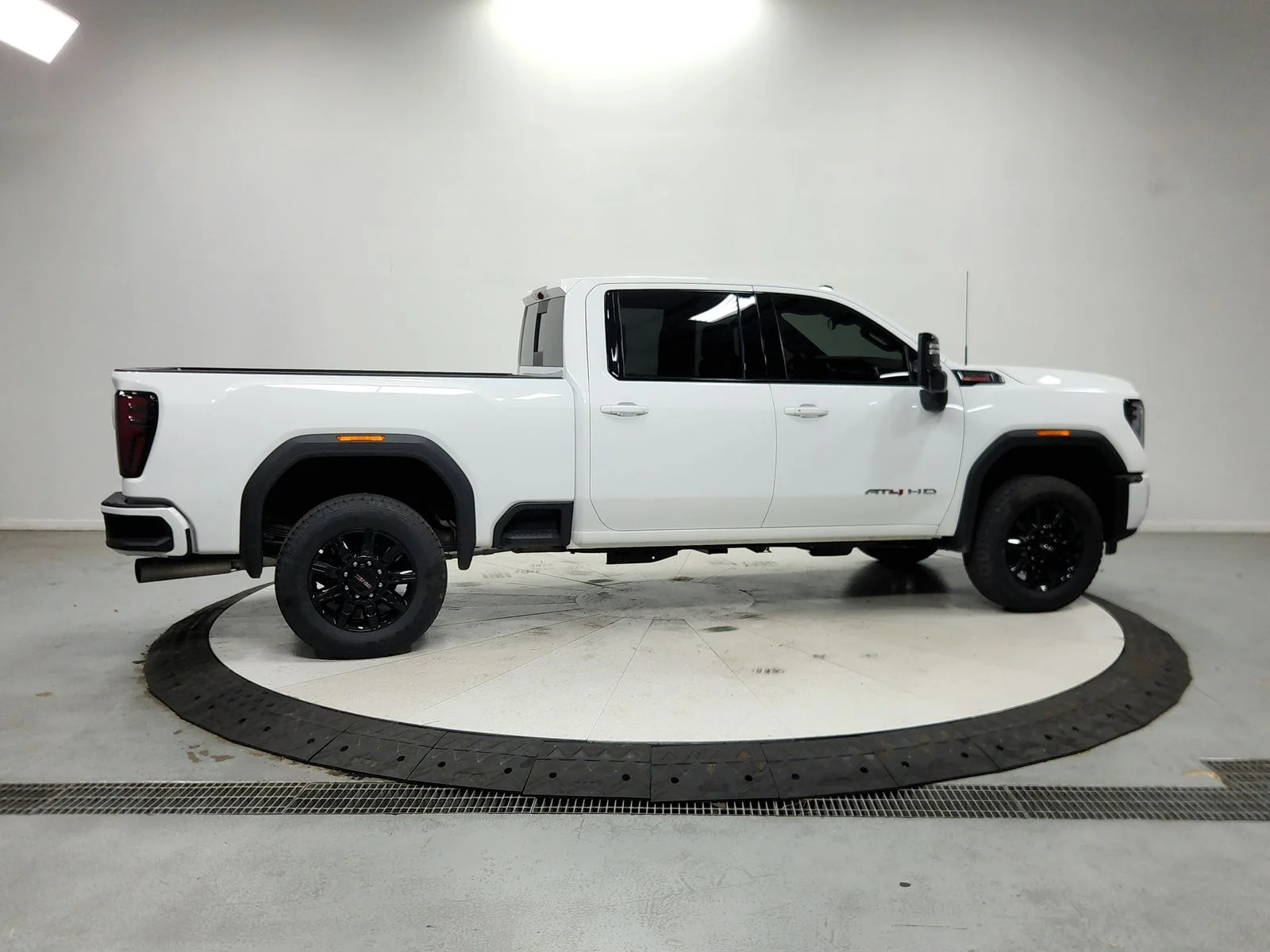 Used 2026 White GMC AT4 image 9