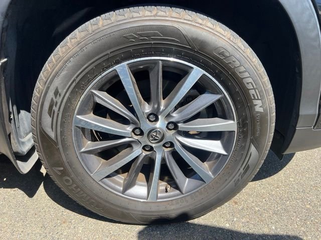 Used 2019 Black Toyota XLE image 5