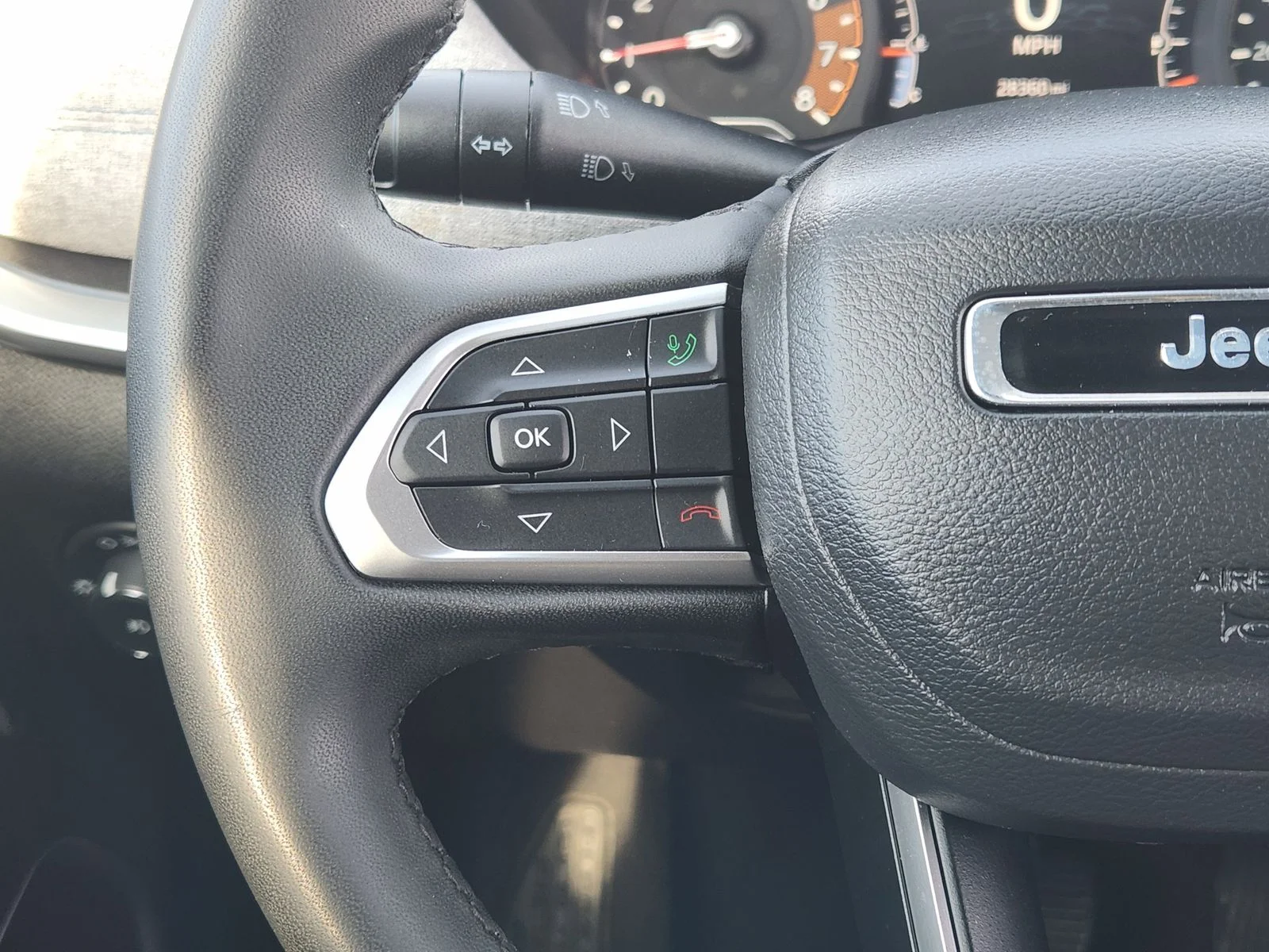 Used 2024 Black Jeep Latitude image 27