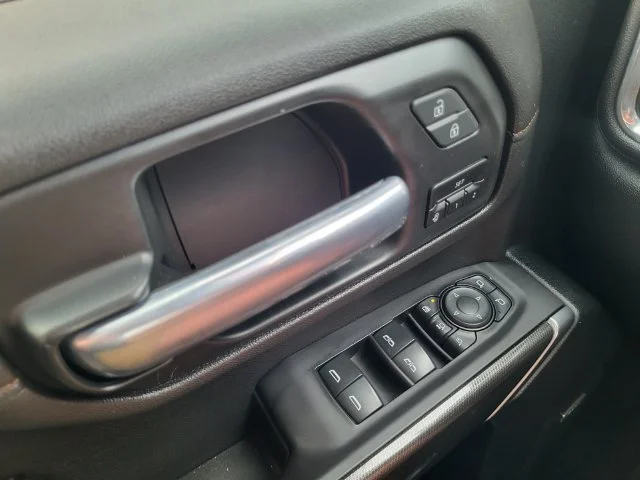 Used 2021 White GMC AT4 image 24