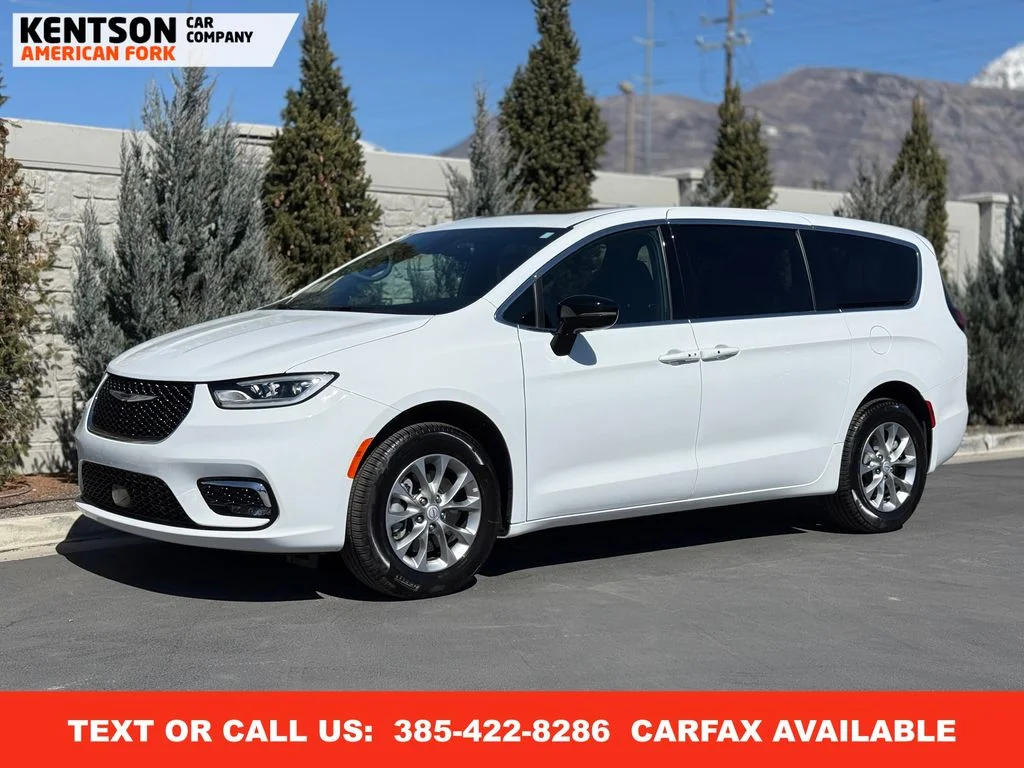 2026 Chrysler Pacifica Limited AWD's photo