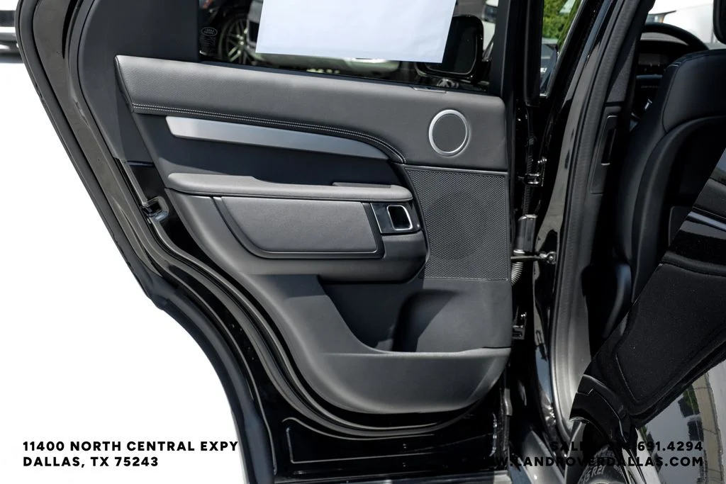 New 2026 Santorini Black Metallic Land Rover Dynamic SE image 50