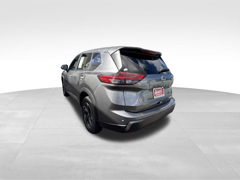 Used 2024 Gray Nissan SV image 4
