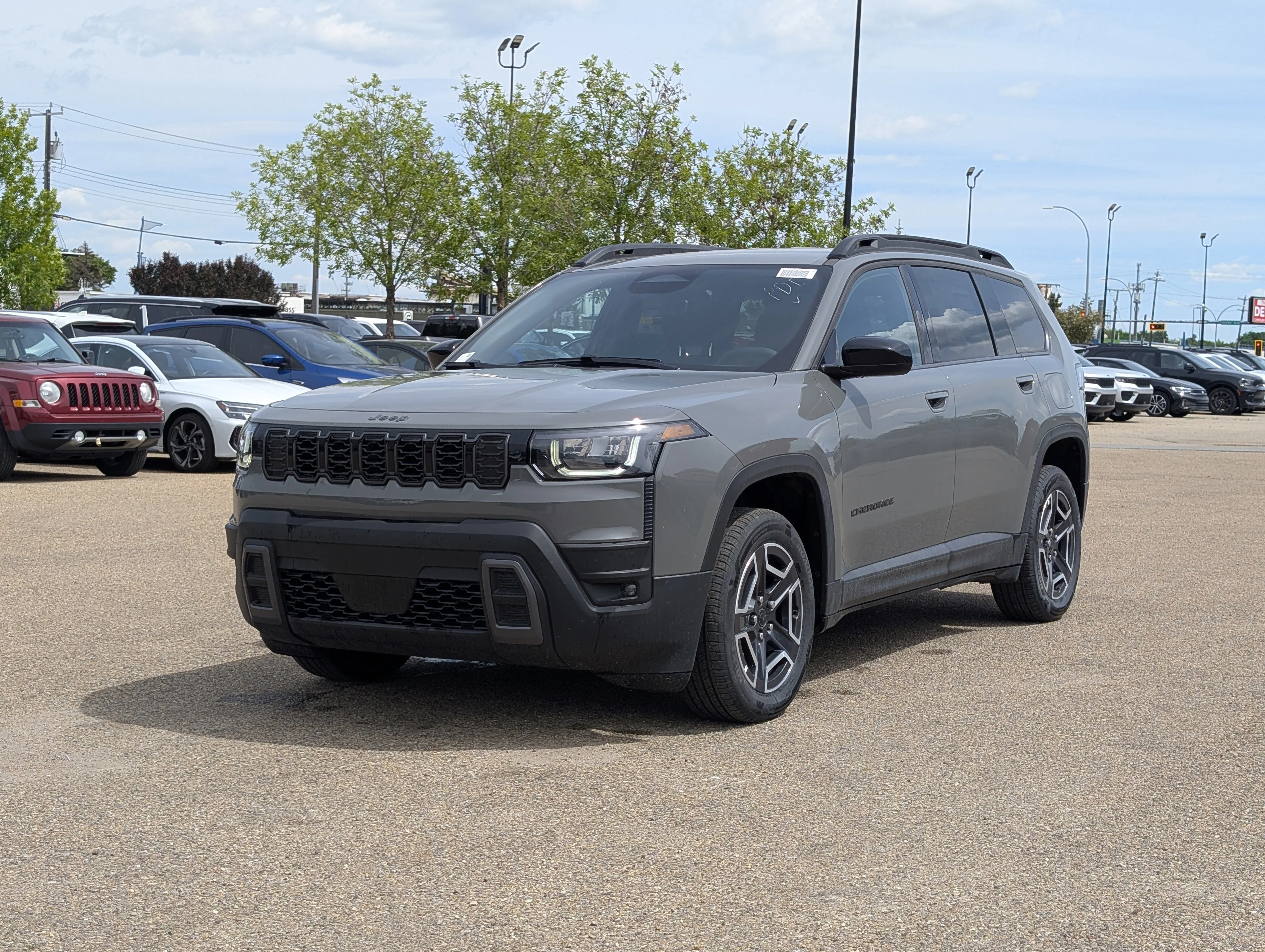 New 2026 Sting-Grey Jeep Laredo image 2