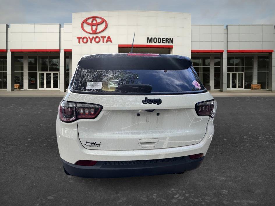 Used 2020 White Clearcoat Jeep Altitude image 23