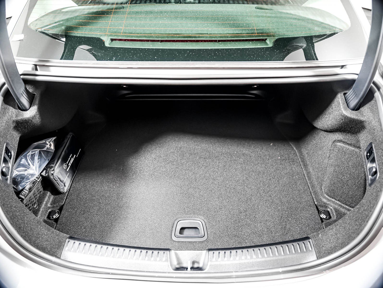 New 2027 MANUFAKTUR Alpine Grey Mercedes-Benz E 450 image 8