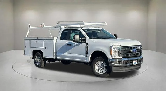 New 2026 Oxford White Ford F-350® XL image 23