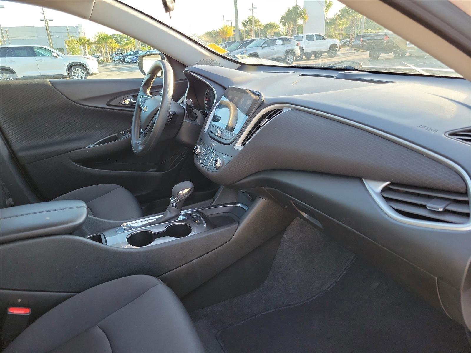 Used 2024 Summit White Chevrolet LT image 33
