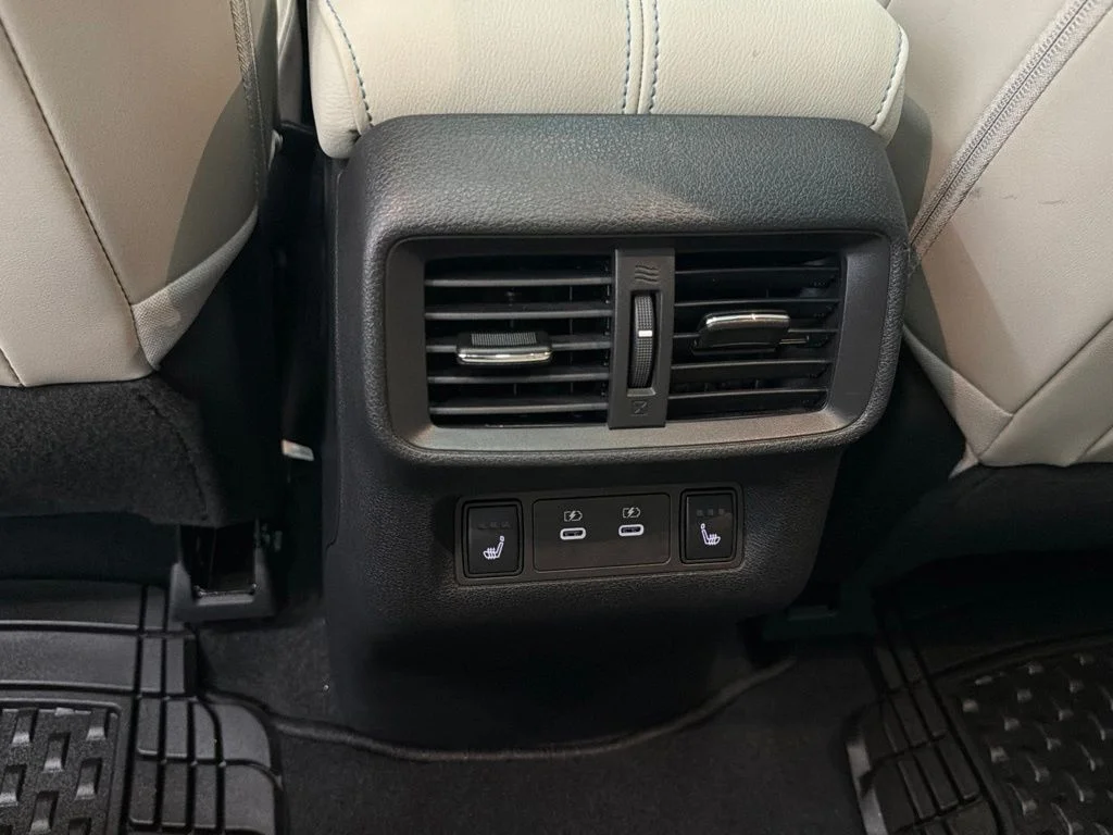 Used 2025 Gold Nissan Platinum image 27