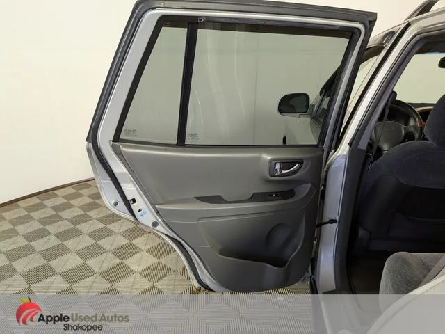 Used 2004 Silver Hyundai GLS image 24