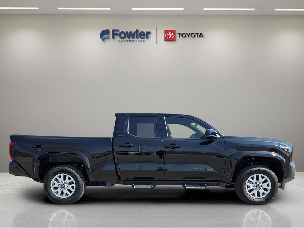 2025 Toyota Tacoma SR5 - Photo 8