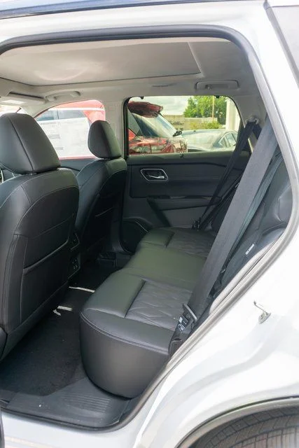 New 2026 Everest White Pearl TriCoat / Super Black Two-tone Nissan Platinum image 6
