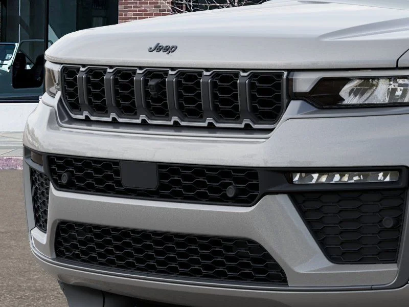 New 2026 Silver Zynith Exterior Paint Jeep Limited Reserve image 11