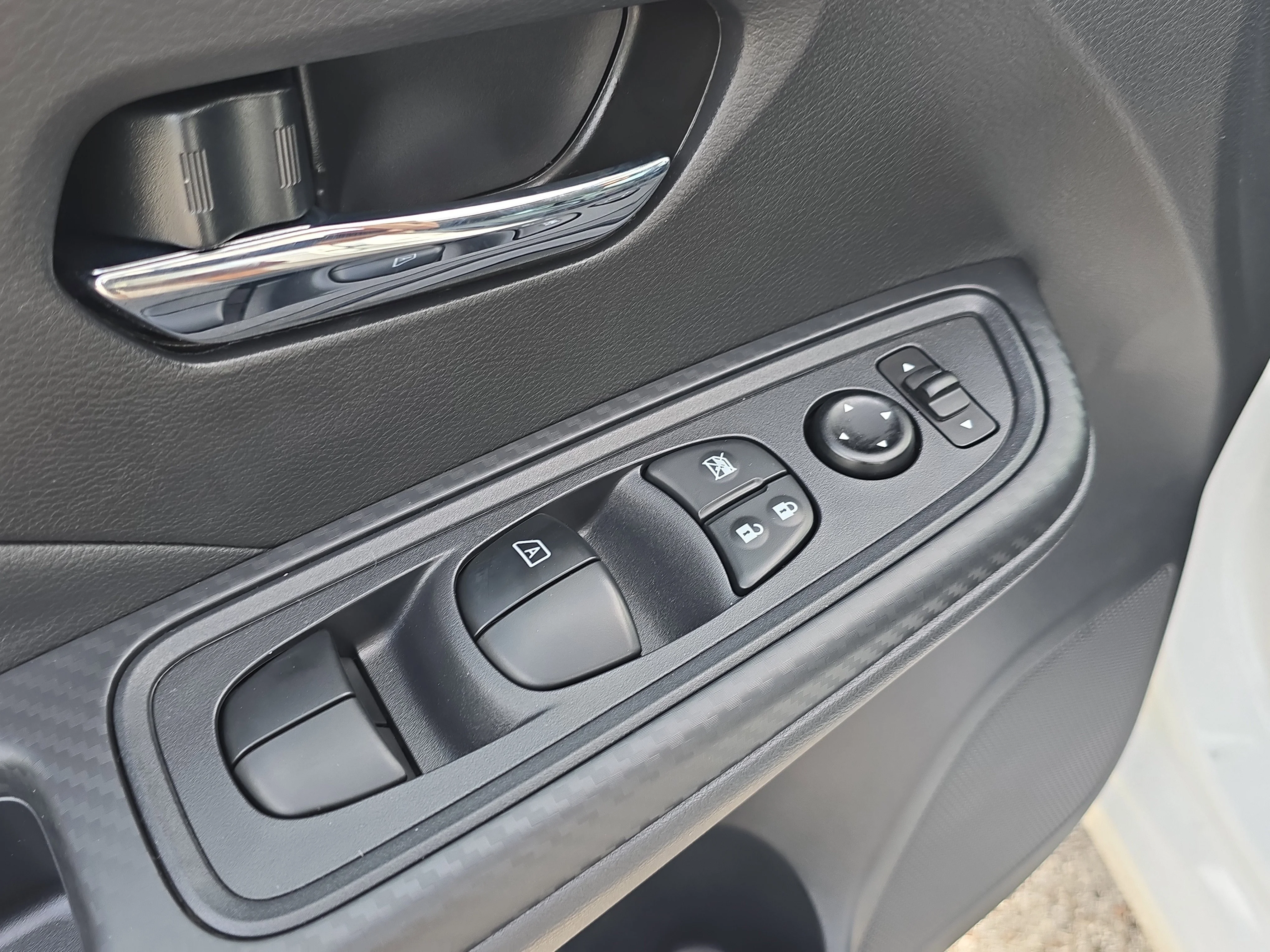 2025 Nissan Versa Sedan SV - Photo 19