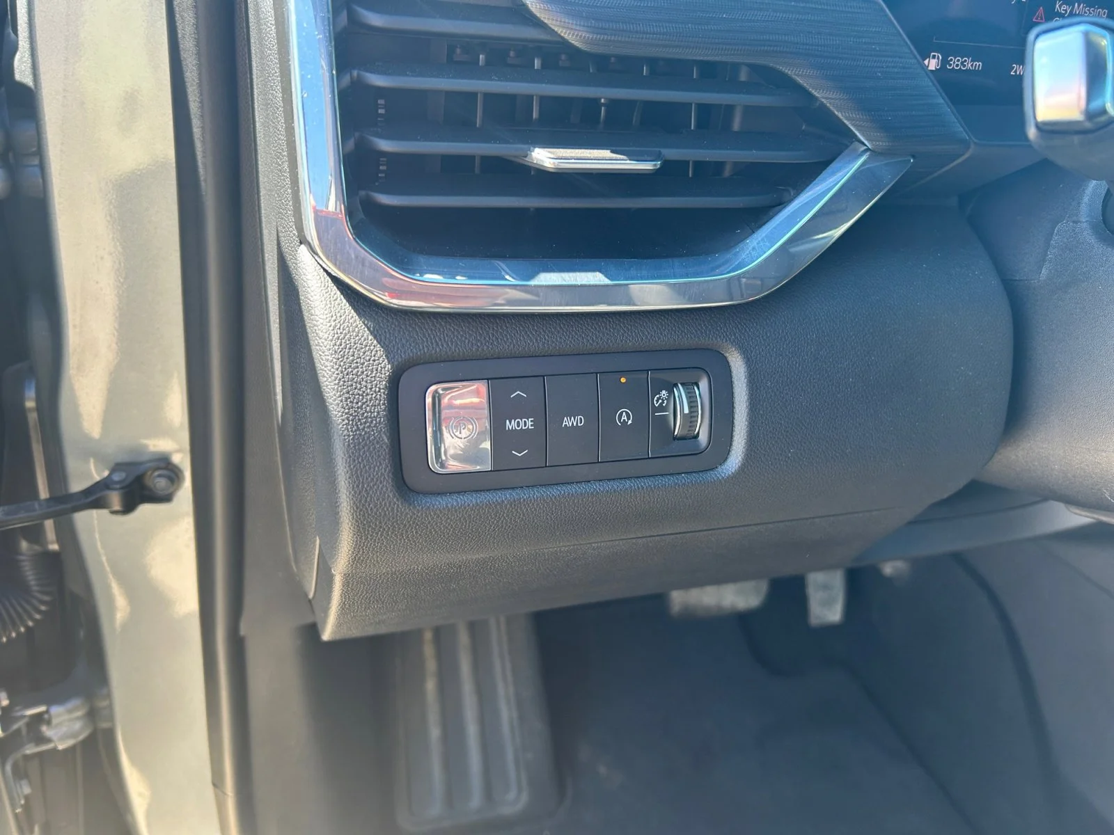 Used 2026 Silver GMC Elevation AWD image 16