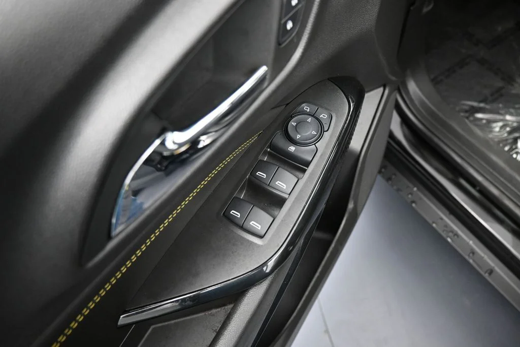 Used 2025 Mosaic Black Metallic Chevrolet LT image 11