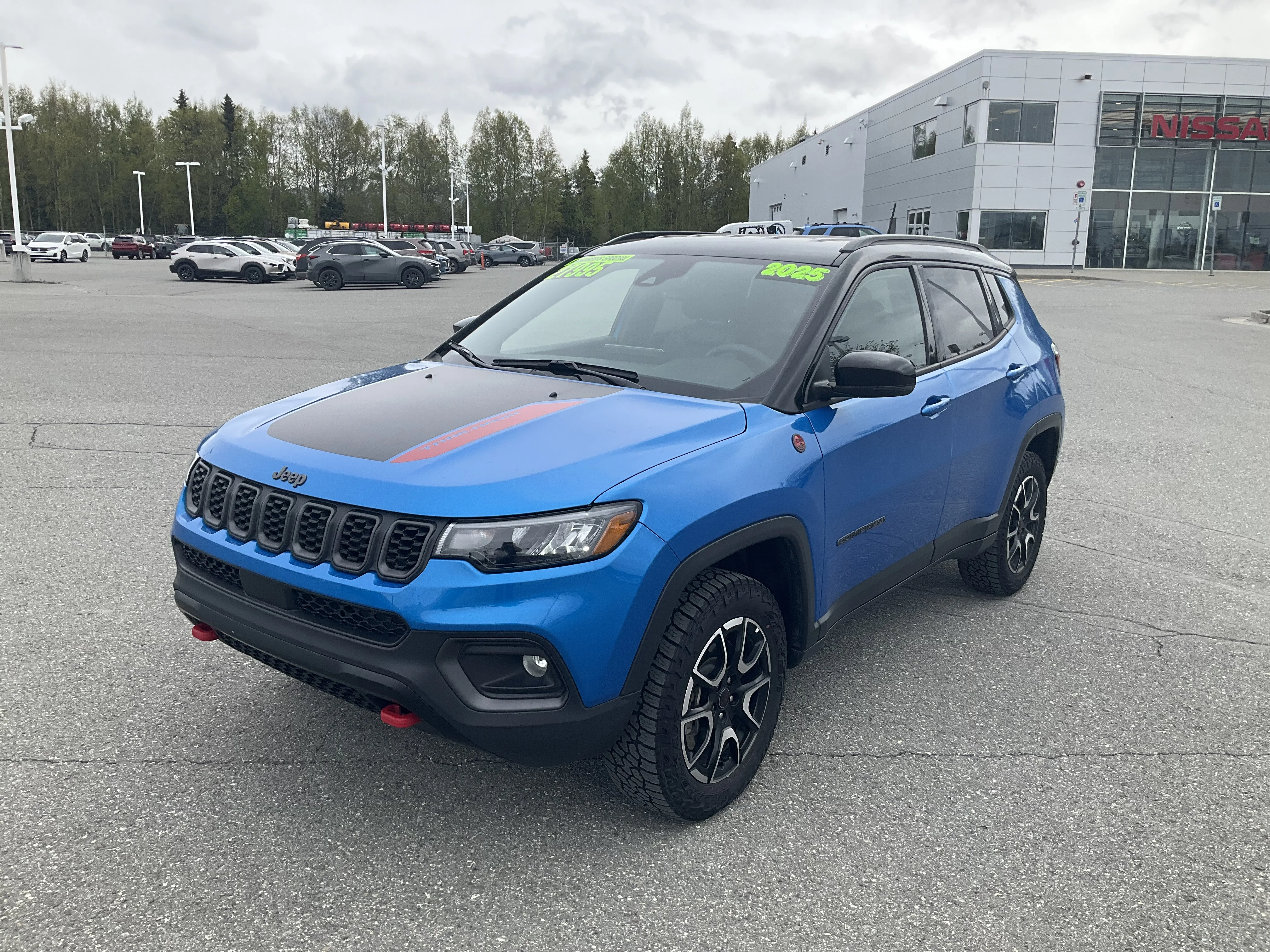 Used 2025 Hydro Blue Pearlcoat Jeep Trailhawk image 1