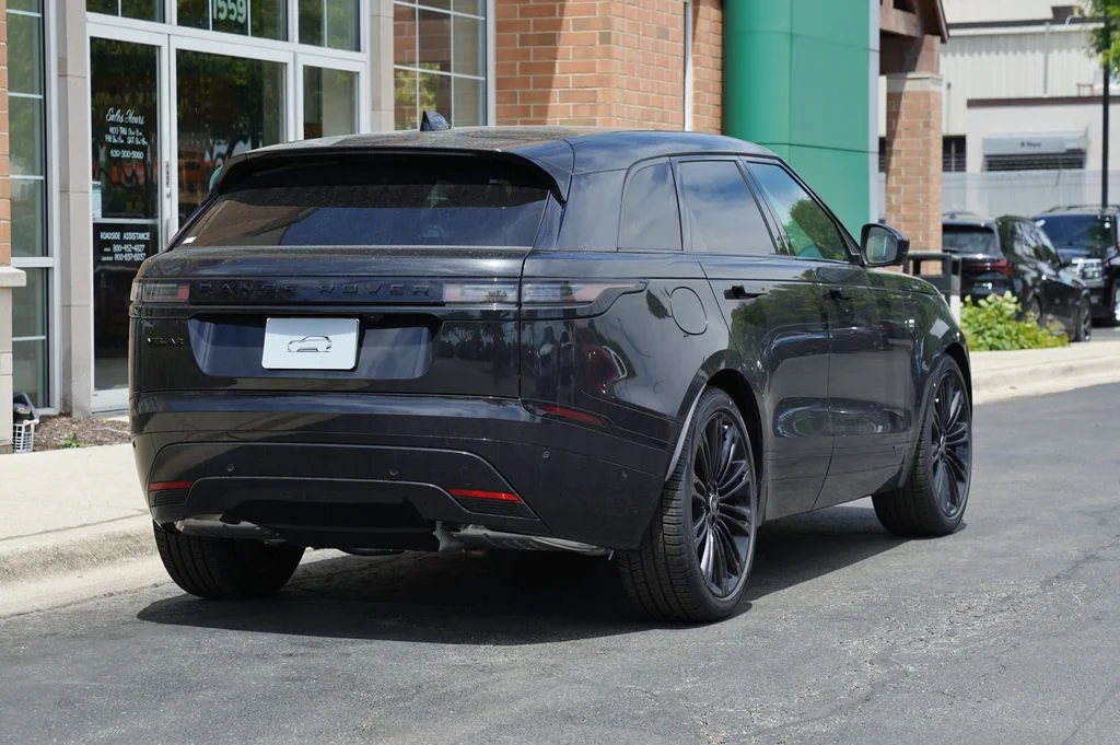 New 2026 Santorini Black Land Rover Belgravia Edition image 6