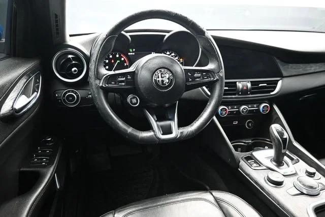 Used 2020 Blue Alfa Romeo Base image 17