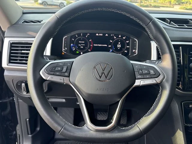 Used 2023 Black Volkswagen 3.6L V6 SE w/Technology image 14