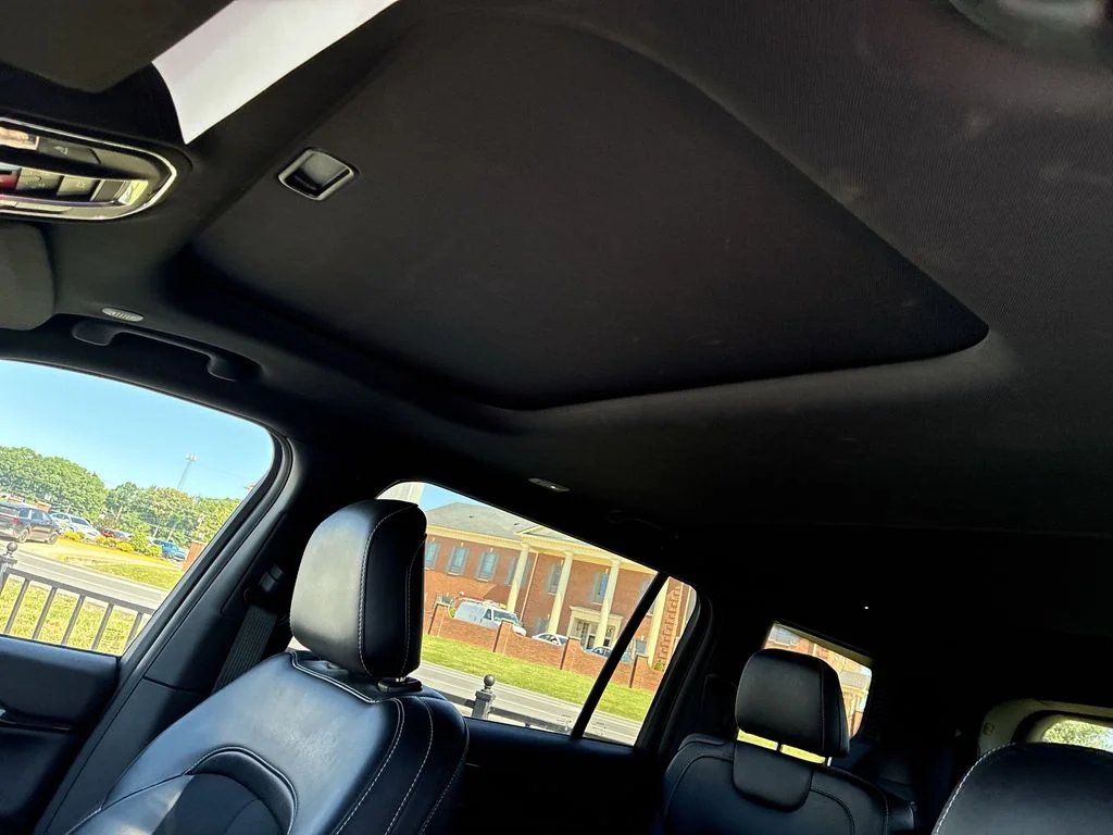 Used 2023 White/off-white Jeep Altitude image 18