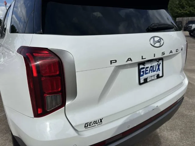 Used 2024 White Hyundai SEL image 18