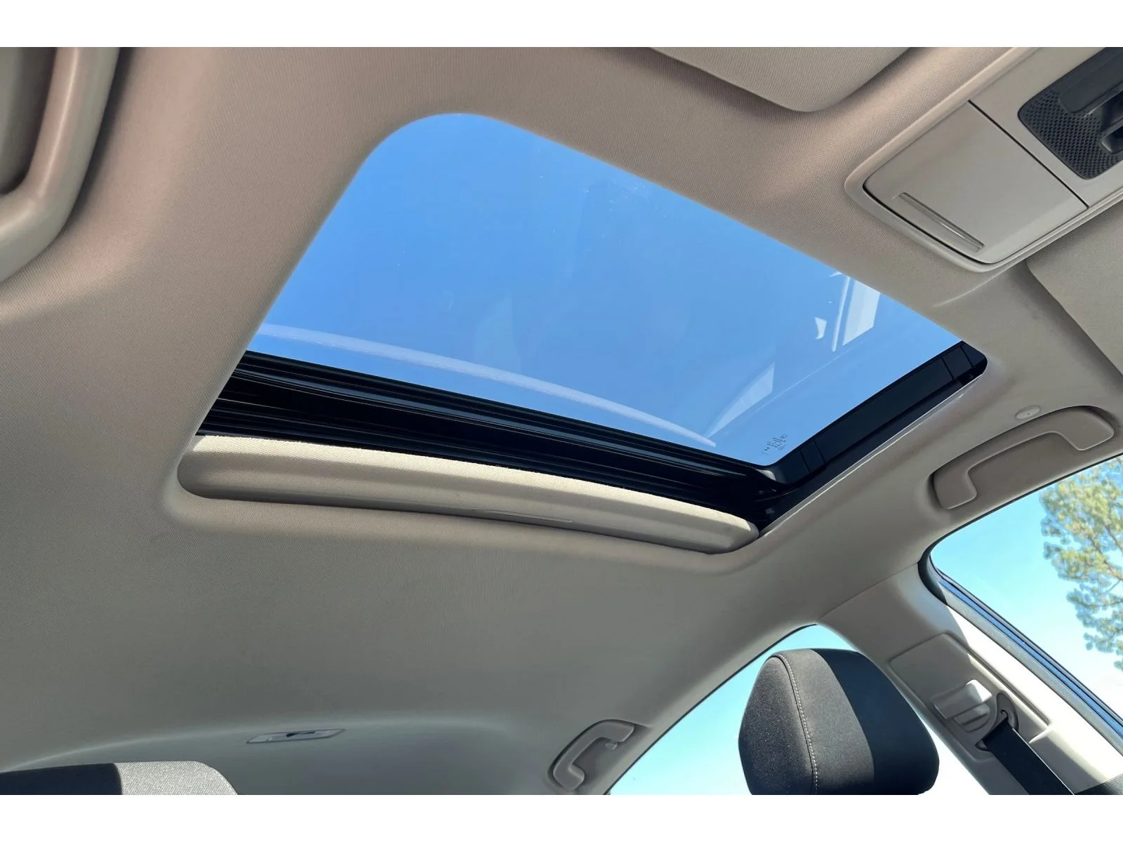 Used 2024 Canyon River Blue Metallic Honda EX image 19