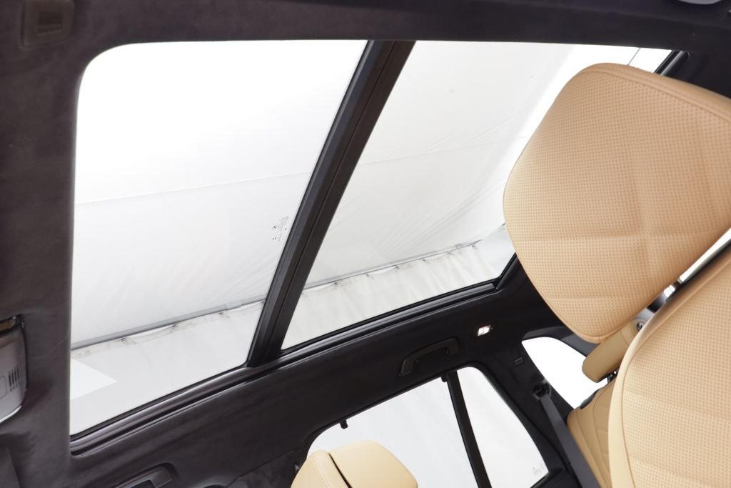 New 2026 Carbon Black Metallic BMW xDrive50e image 16