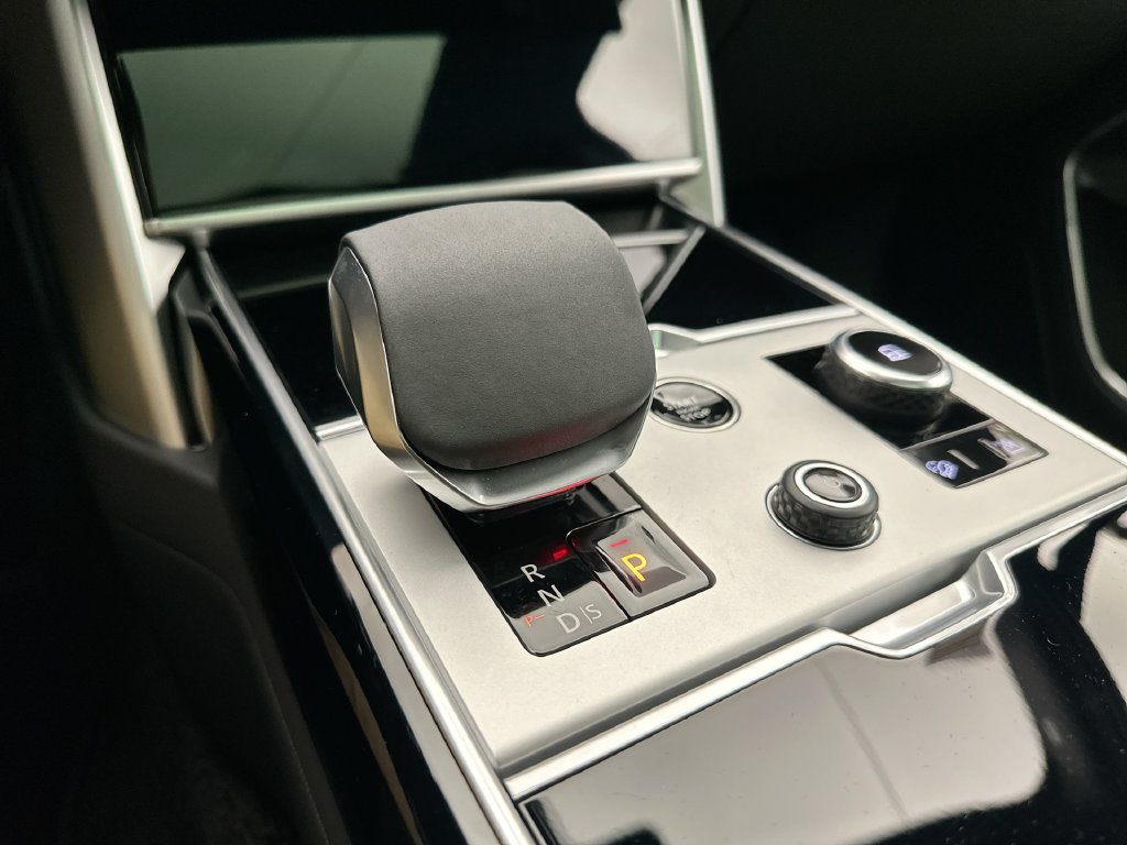 New 2027 Charente Grey Prem Met Land Rover SE image 12