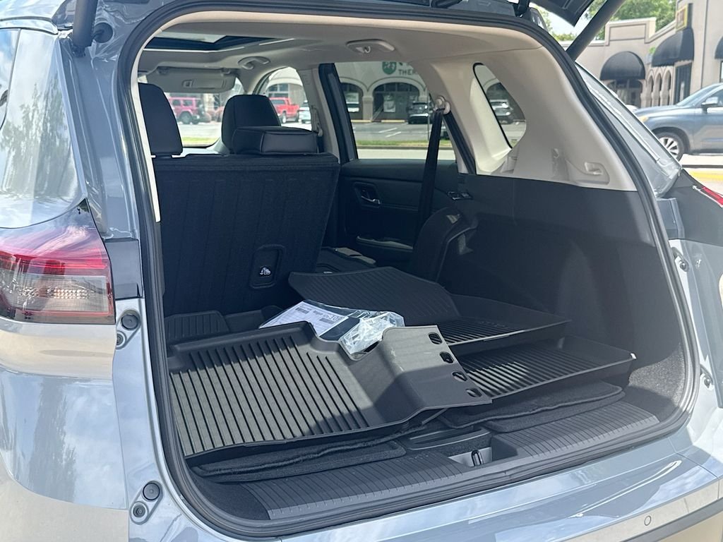 Used 2026 Gray Nissan Dark Armor image 33
