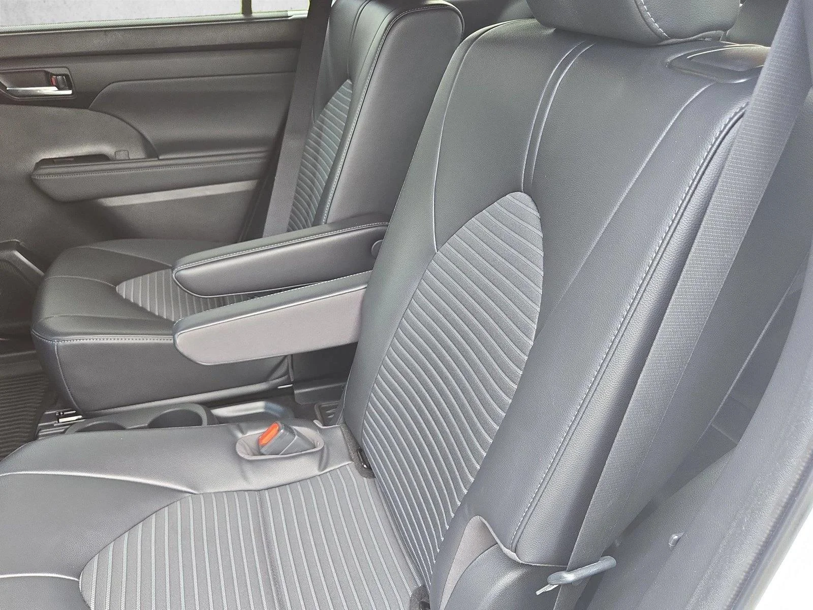 Used 2023 Wind Chill Pearl Toyota XSE image 19