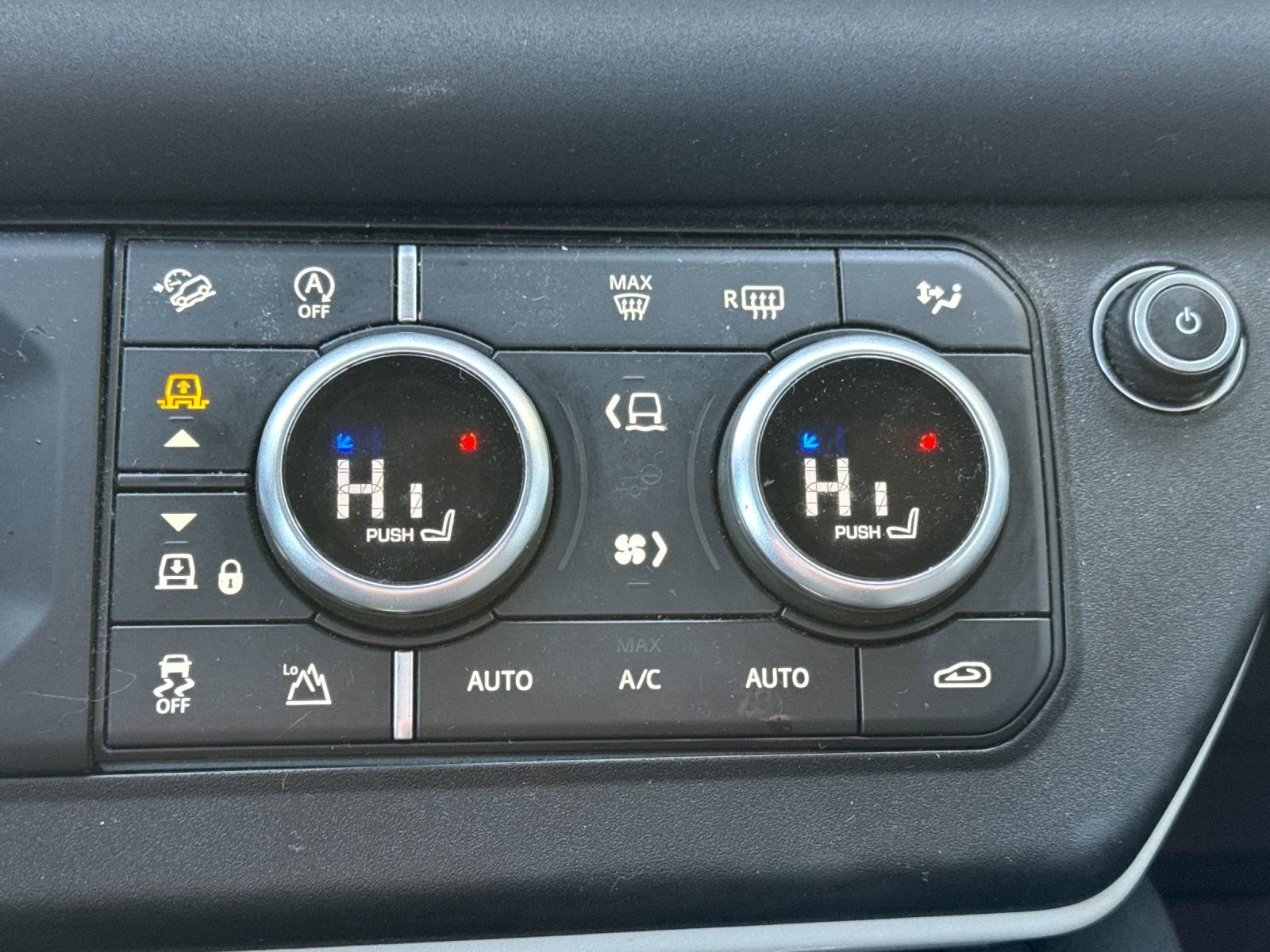 Used 2020 Silver Land Rover First Edition image 20