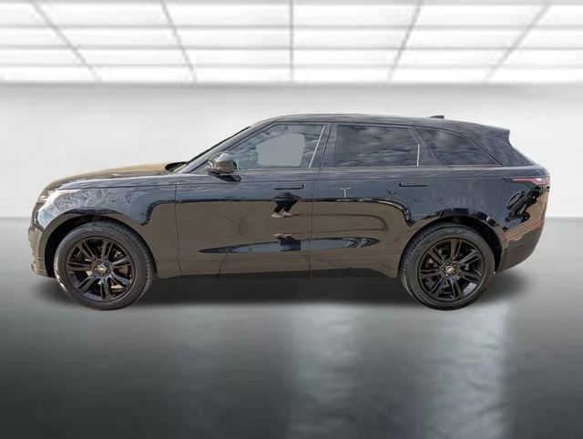 Used 2022 Black Land Rover R-Dynamic S image 29