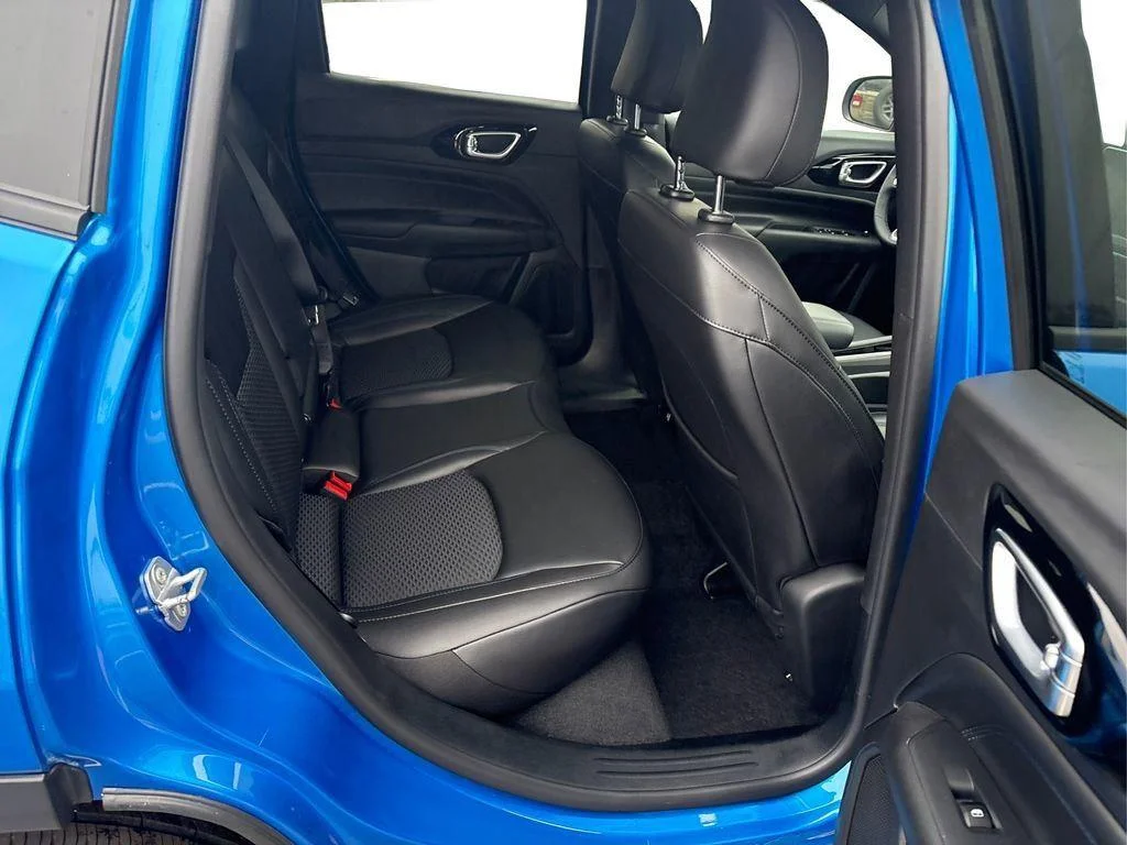 New 2026 Hydro Blue Pearlcoat Jeep Latitude Altitude image 20