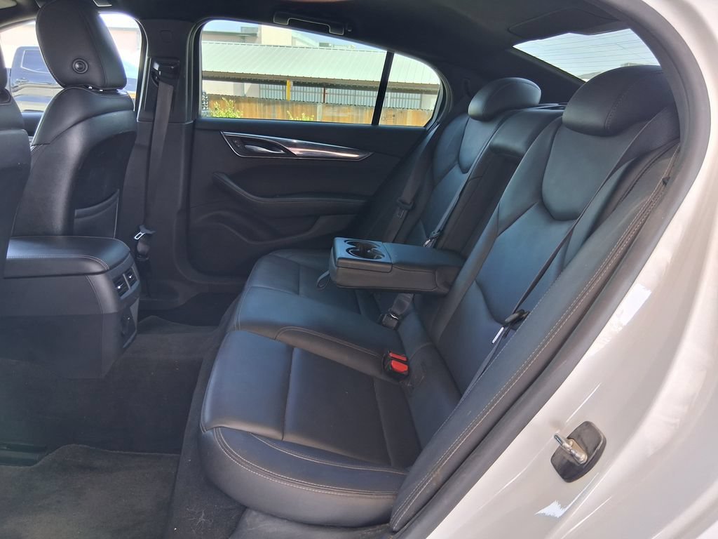 Used 2020 SUMMIT WHITE Cadillac Luxury image 19