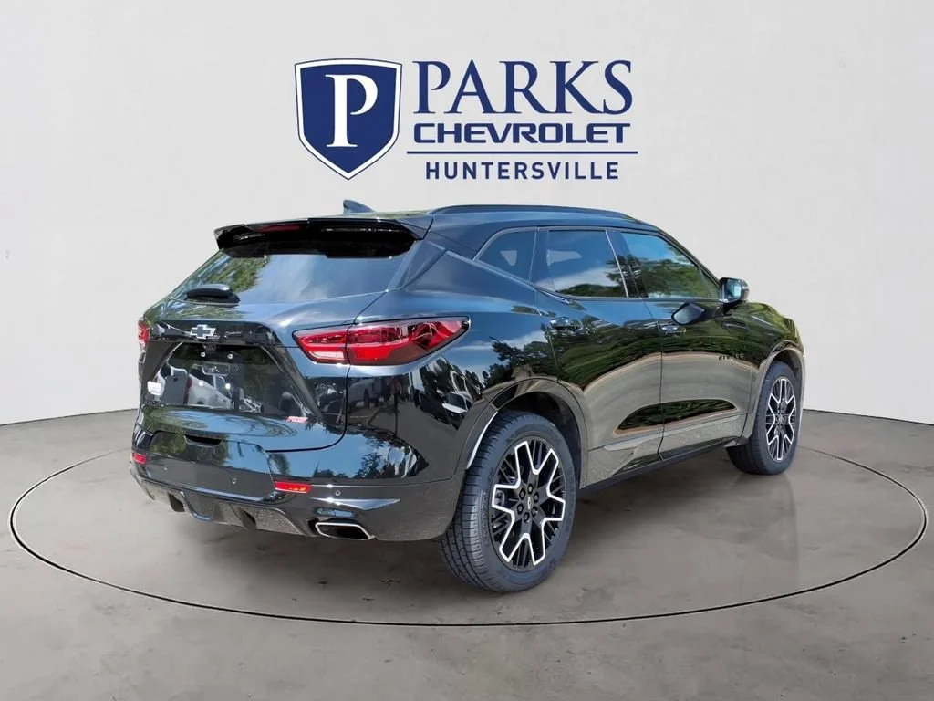 Used 2023 BLACK Chevrolet RS image 34