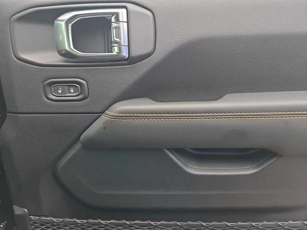 2025 Jeep Wrangler 4-Door Sahara - Photo 40