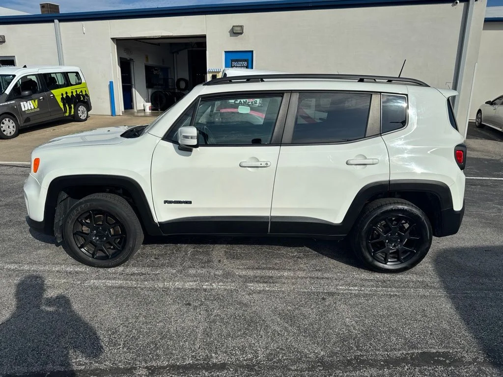 Certified Used 2020 Alpine White Clearcoat Jeep Latitude image 12