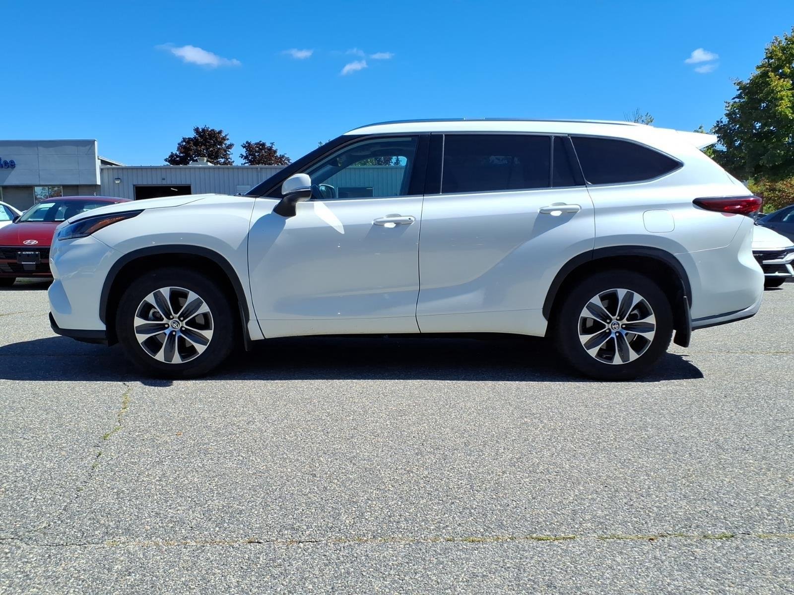 Used 2021 Blizzard Pearl Toyota XLE image 9
