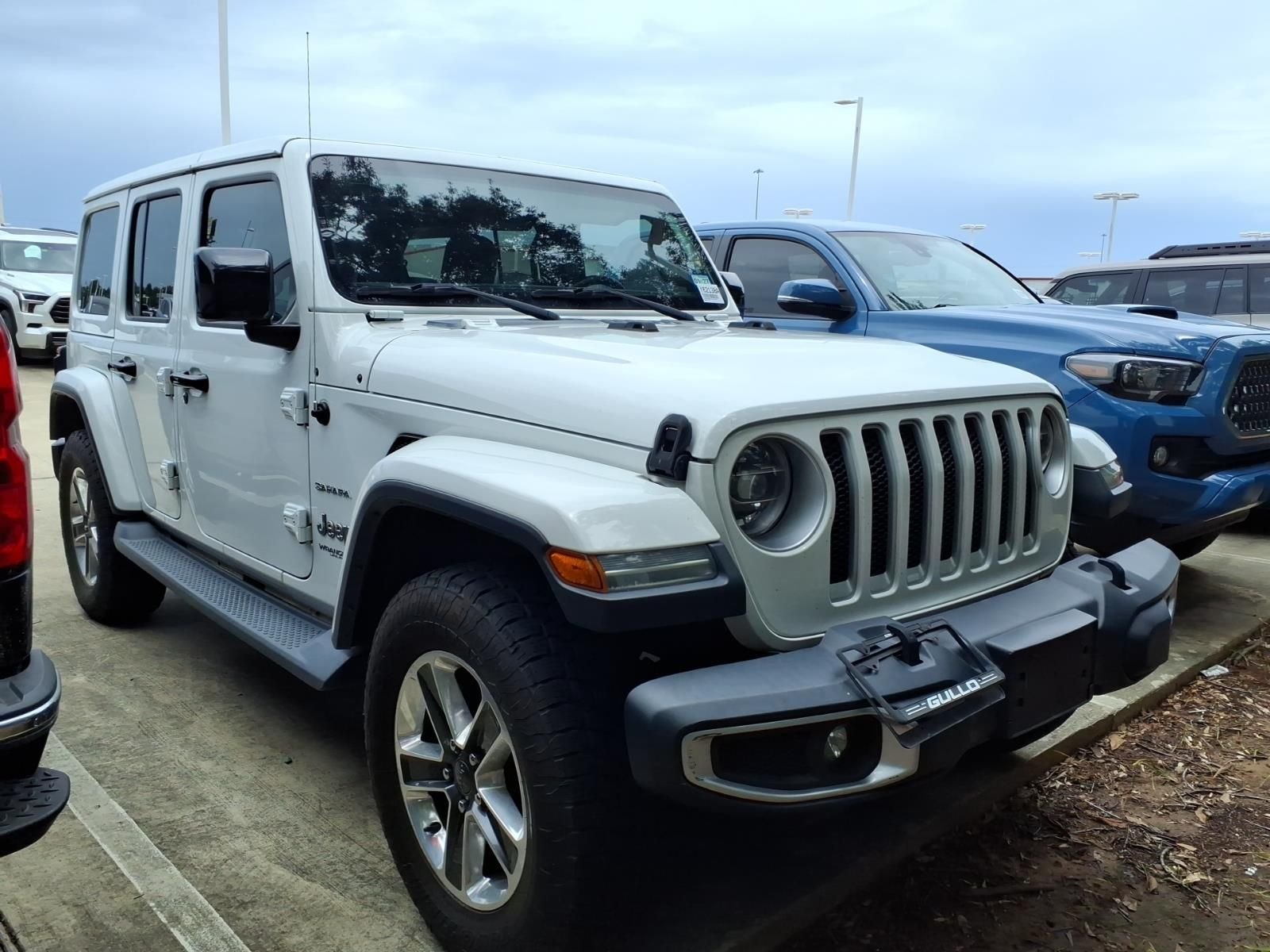 Used 2018 Bright White Clearcoat Jeep Unlimited Sahara image 1