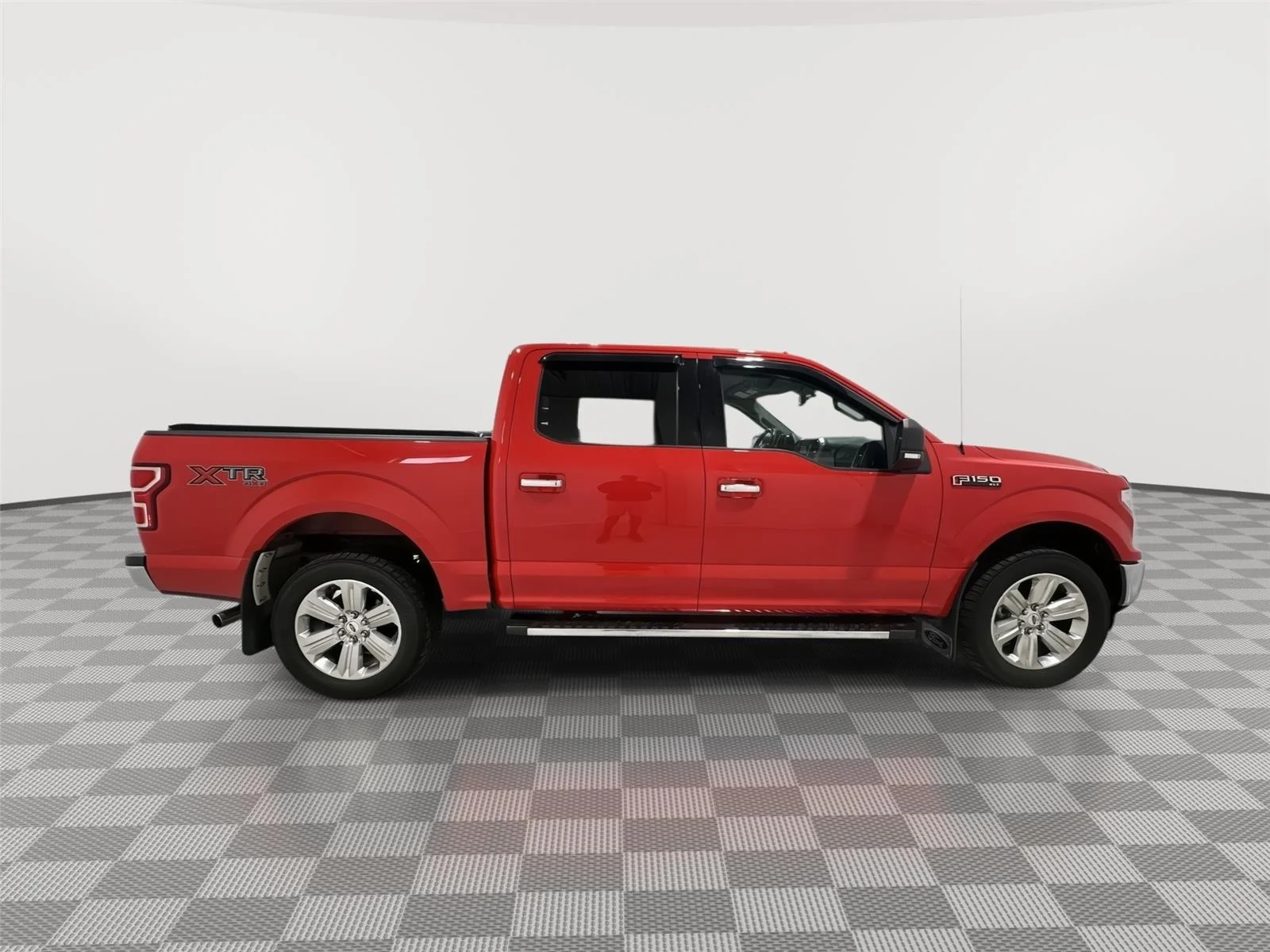 Used 2018 Race Red Ford XL image 4