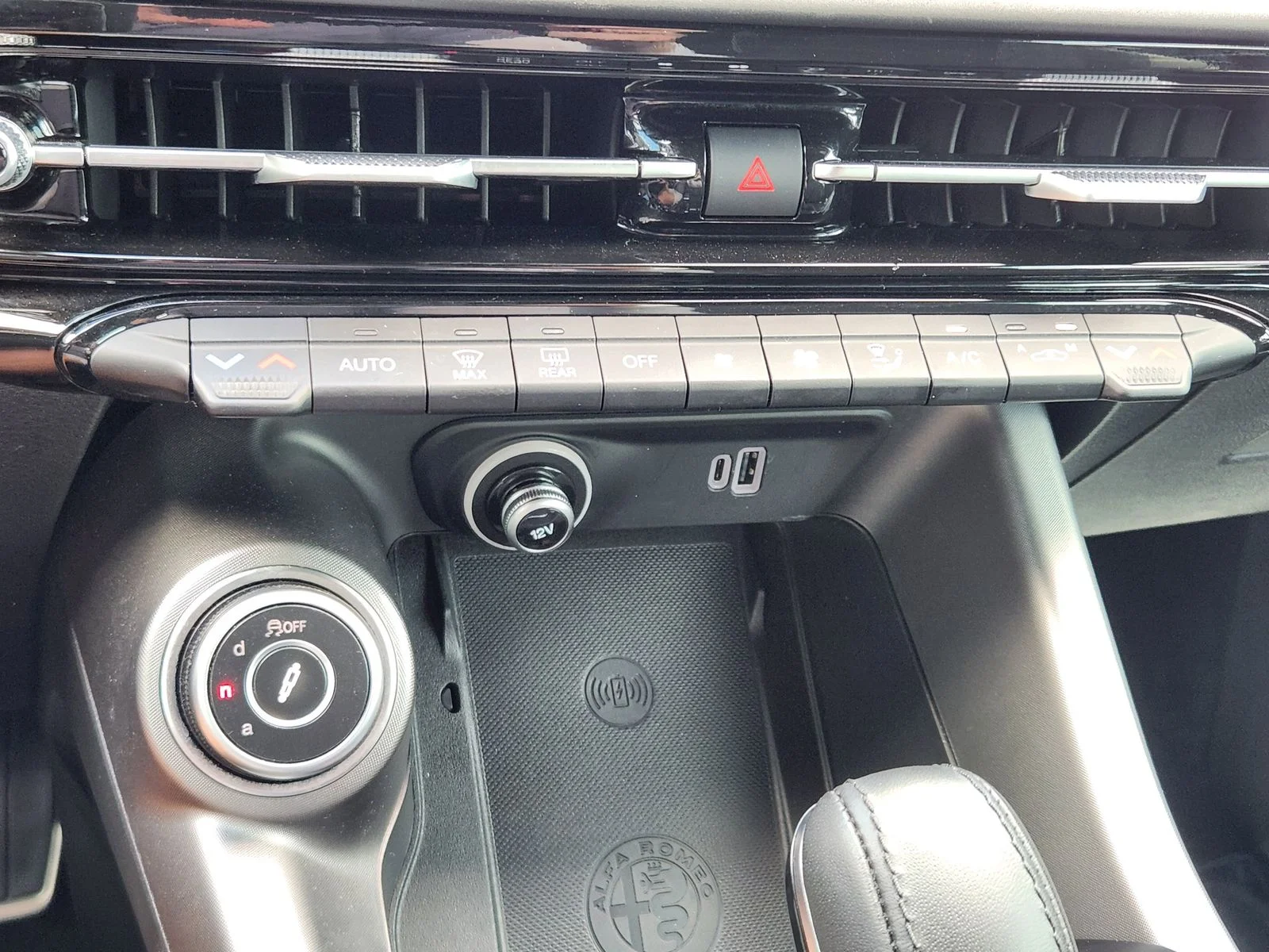 Used 2024 White Alfa Romeo Veloce image 18