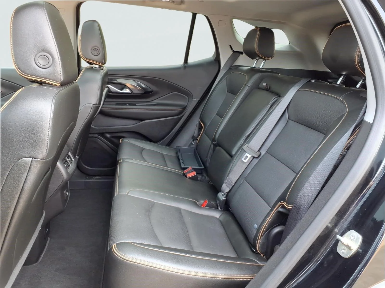 Used 2024 Ebony Twilight Metallic GMC AT4 image 15