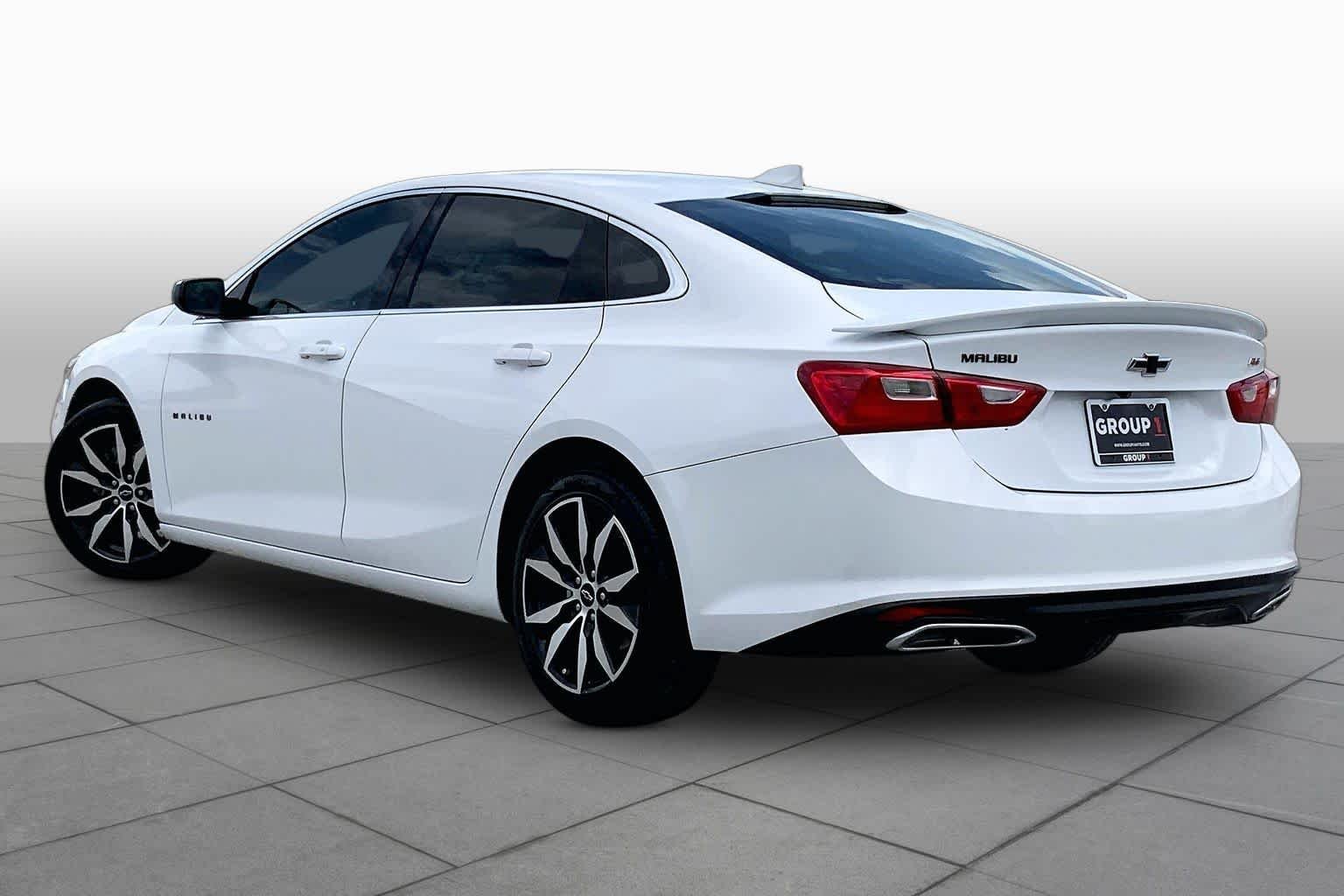 Used 2022 Summit White Chevrolet RS image 12