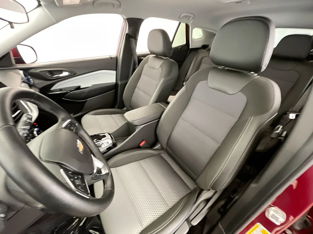 Used 2025 Crimson Metallic Chevrolet LT image 18
