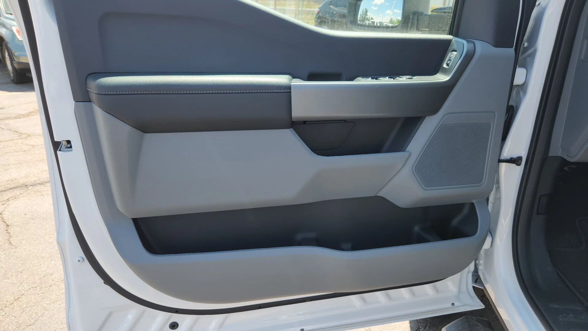 New 2026 Oxford White Ford XL image 12